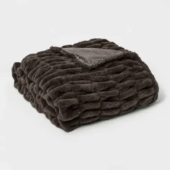 60" X 86" Faux Fur Oversized Bed Throw - Threshold Signature™ -Home Furnishings Store GUEST dd445366 f565 4ae7 8f14 2675be1cf726